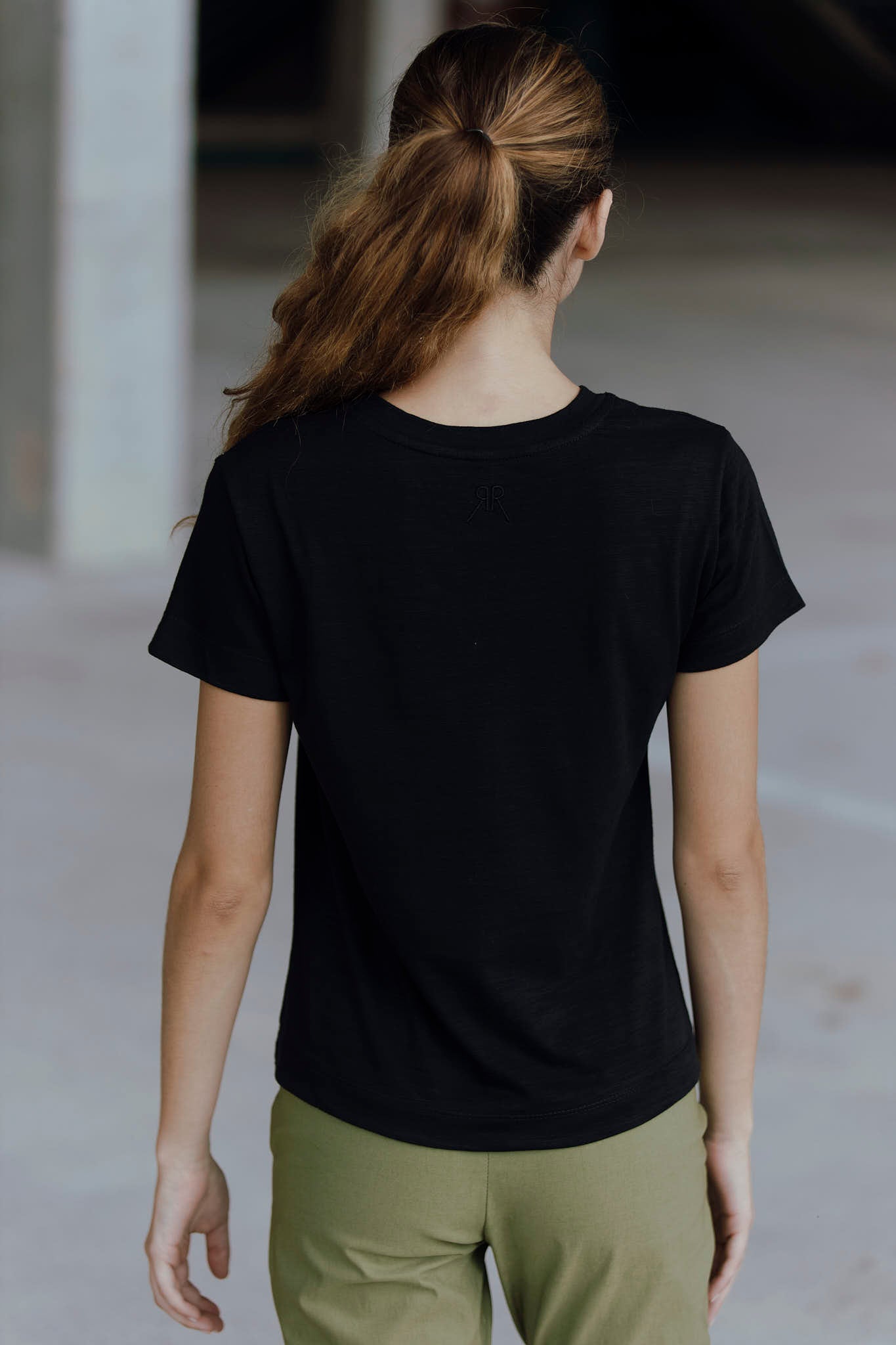 REMERA PAZ - BLACK