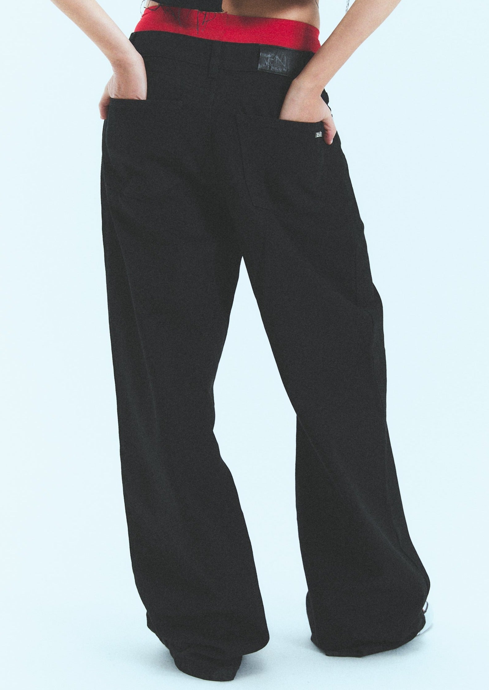 JEAN N°3 - THE OVERSIZE BLACK