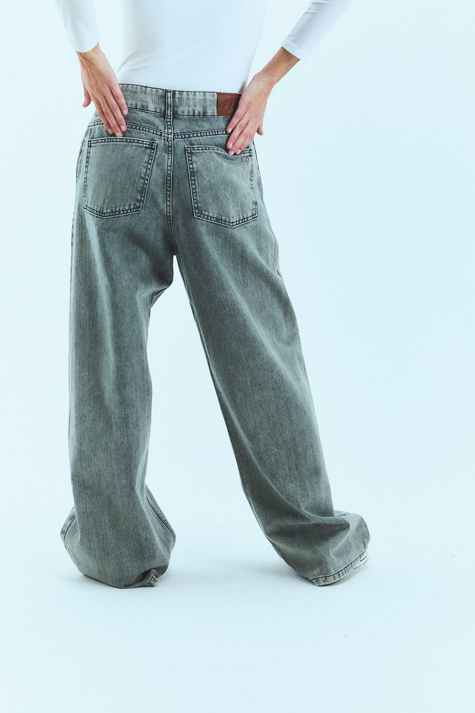 JEAN N°3 - THE OVERSIZE GREY