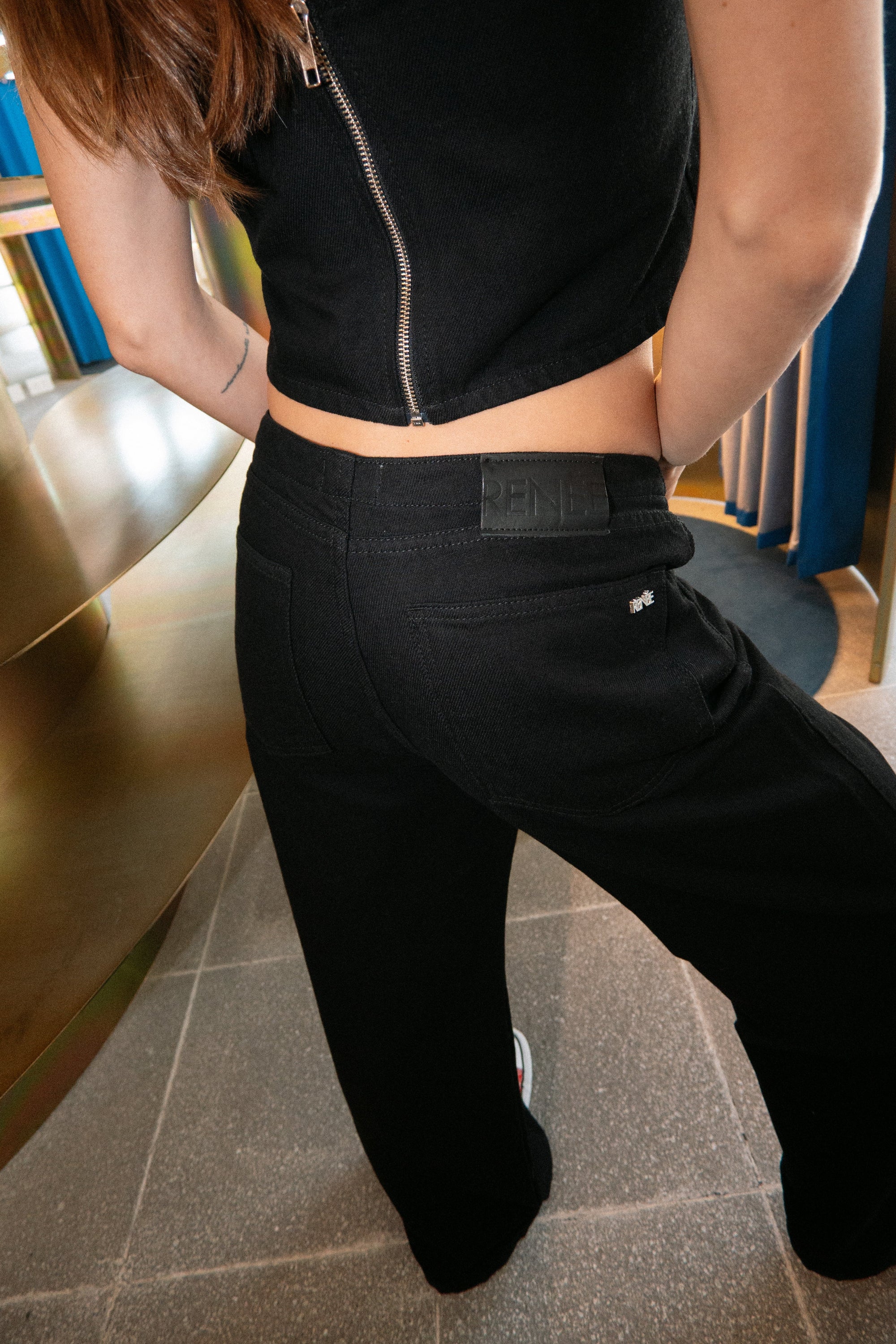 JEAN Nº21 – THE STRAIGHT BLACK