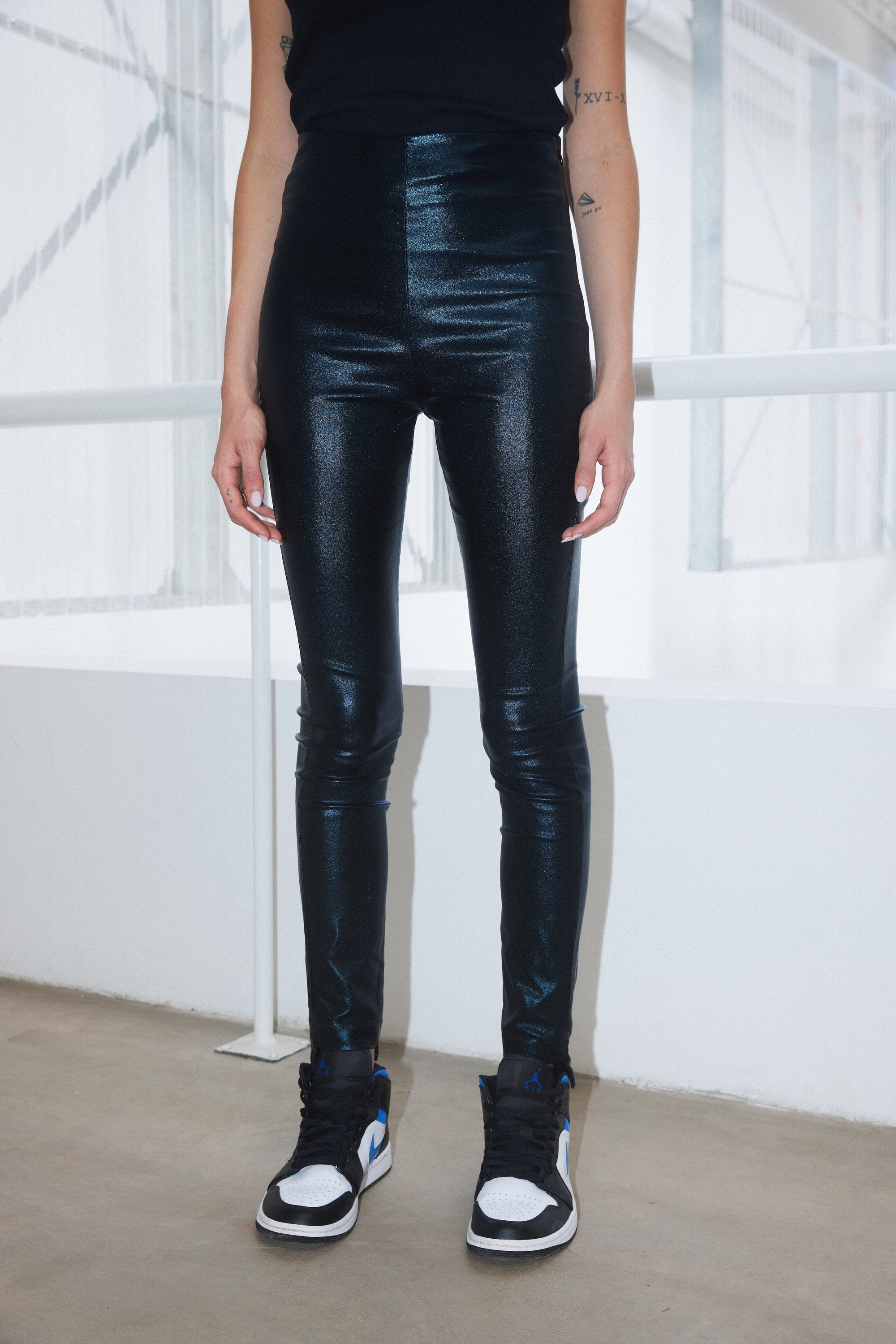 MEGHAN METALLIC TROUSERS - BLACK