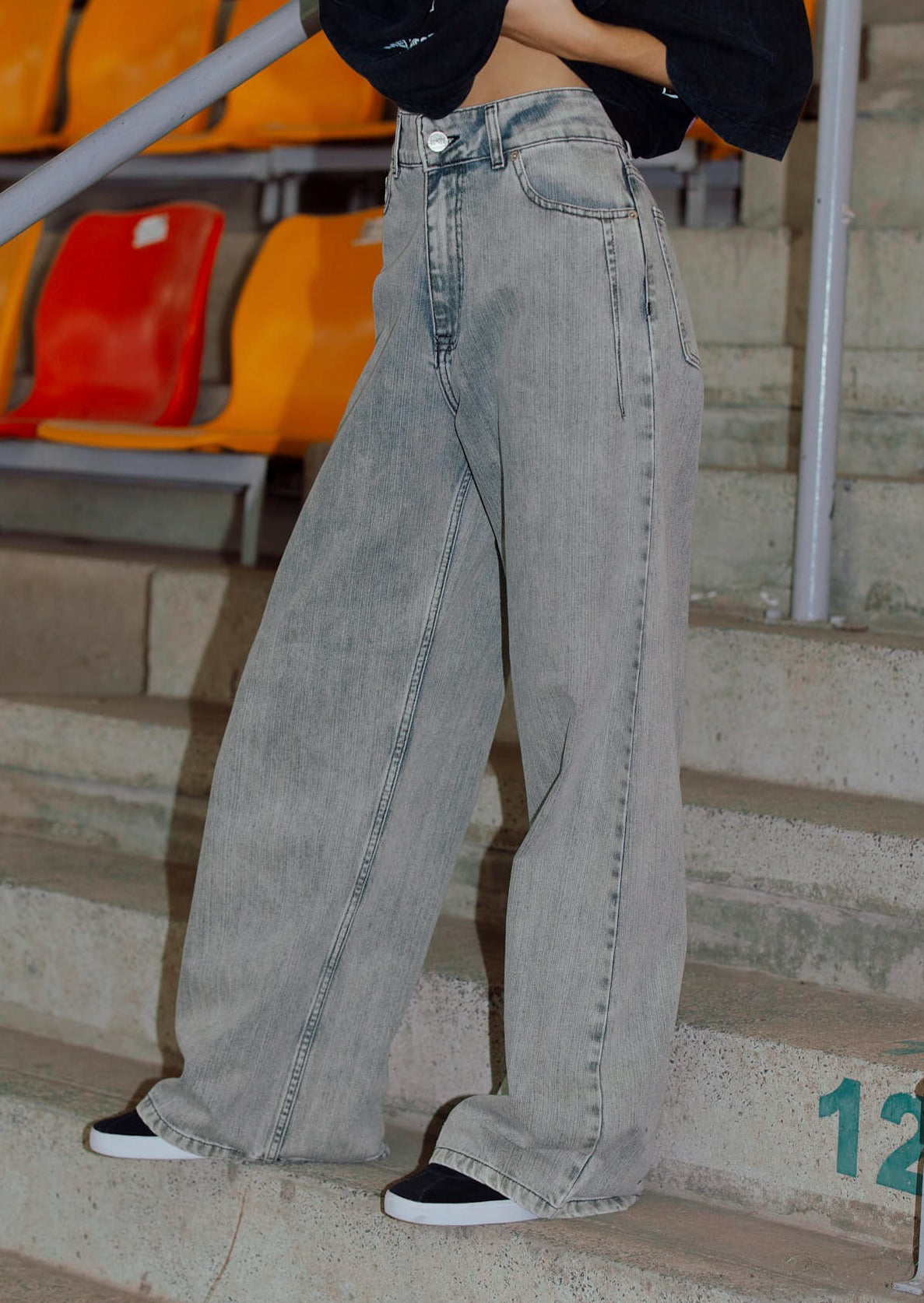 JEAN N°3 - THE OVERSIZE GREY