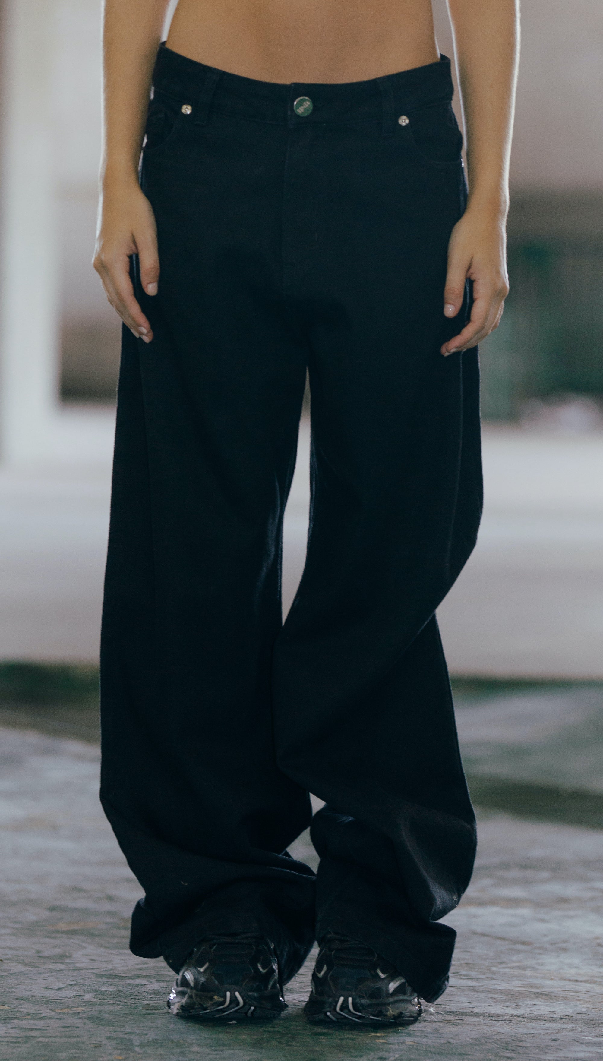 JEAN N°3 - THE OVERSIZE BLACK