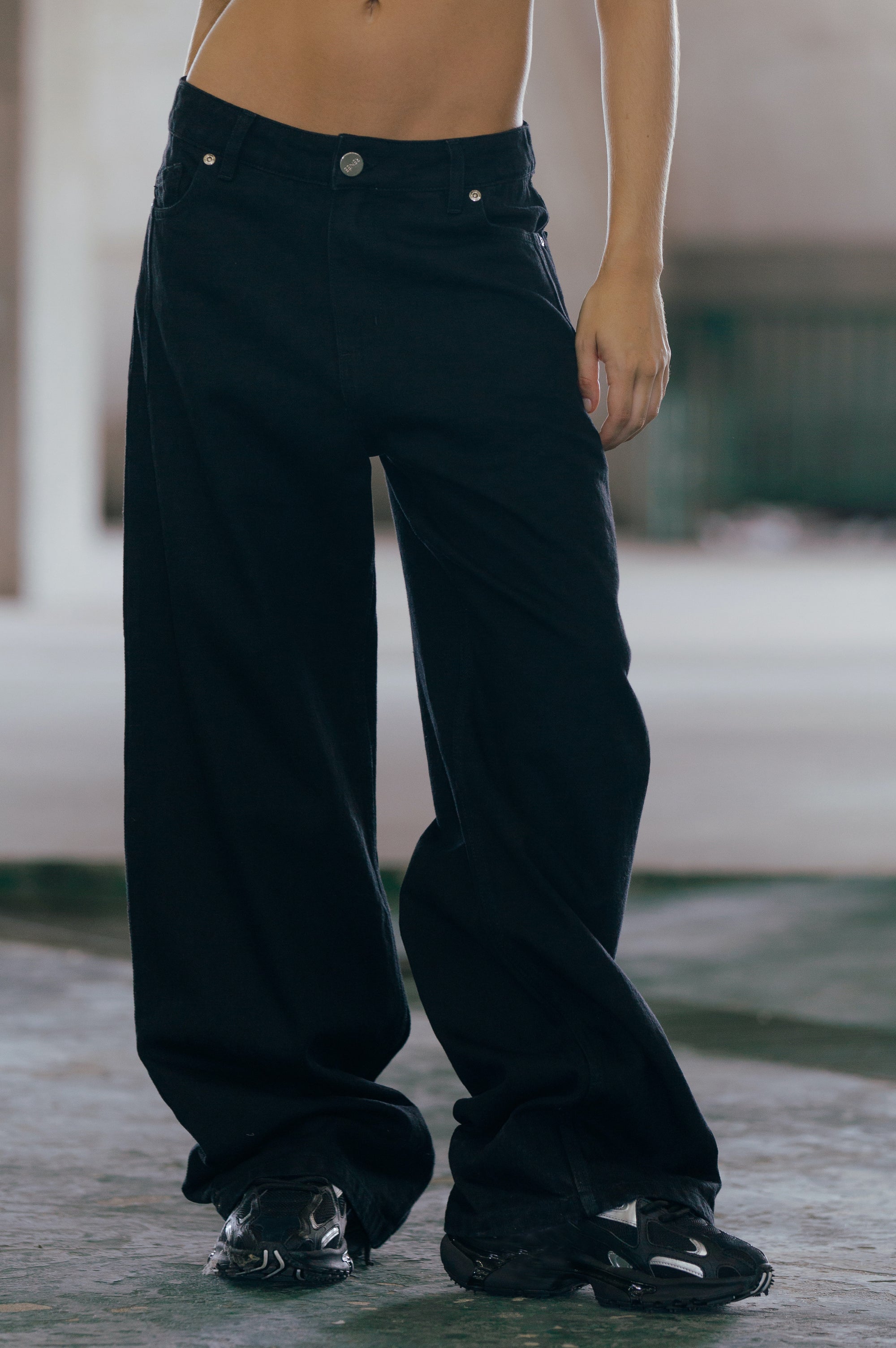 JEAN N°3 - THE OVERSIZE BLACK