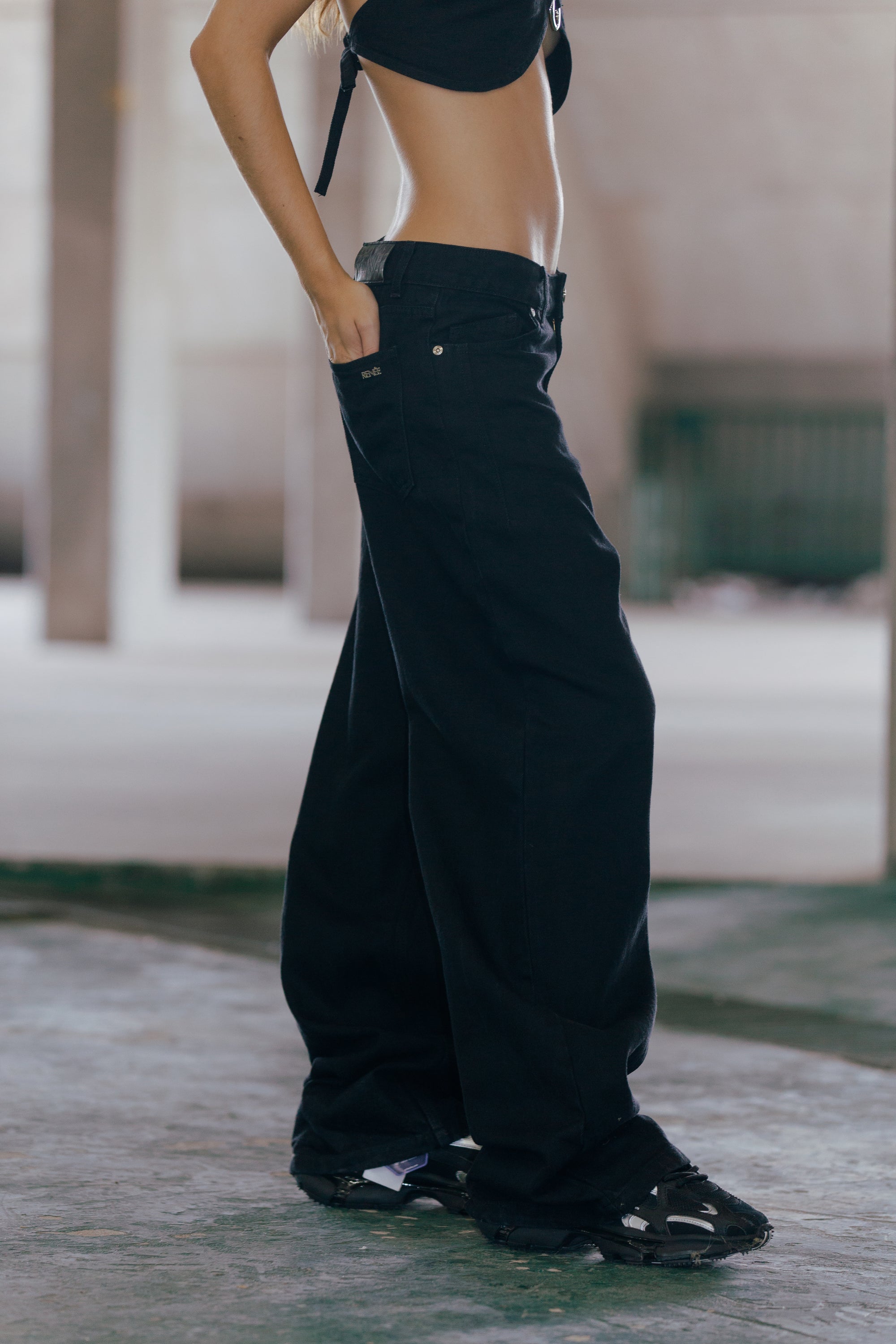 JEAN N°3 - THE OVERSIZE BLACK