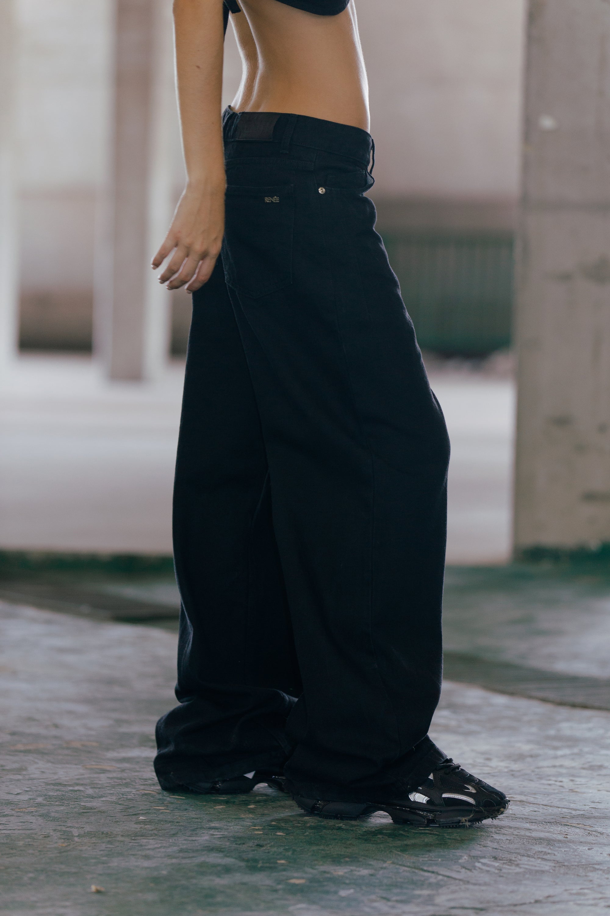 JEAN N°3 - THE OVERSIZE BLACK