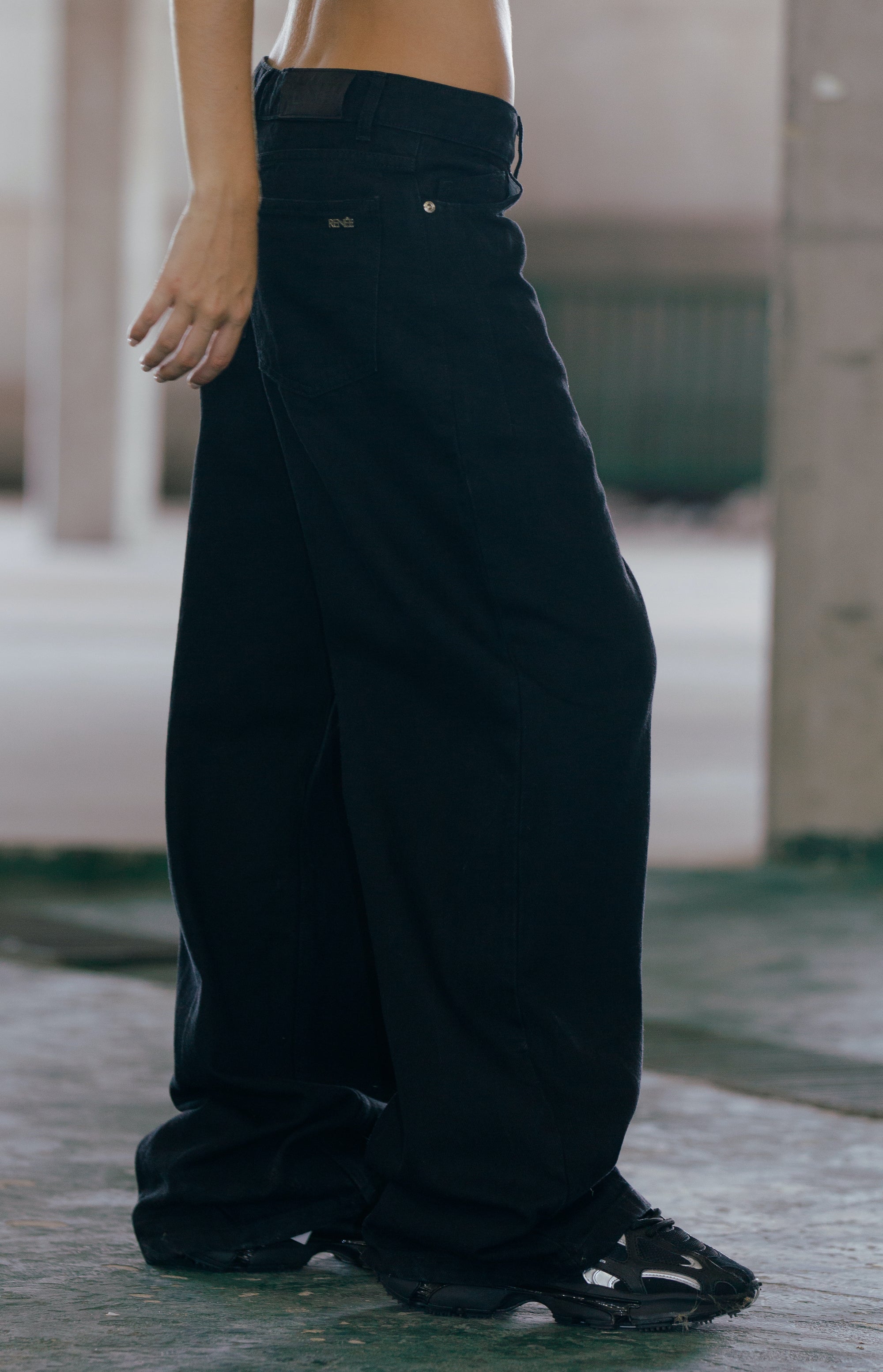 JEAN N°3 - THE OVERSIZE BLACK