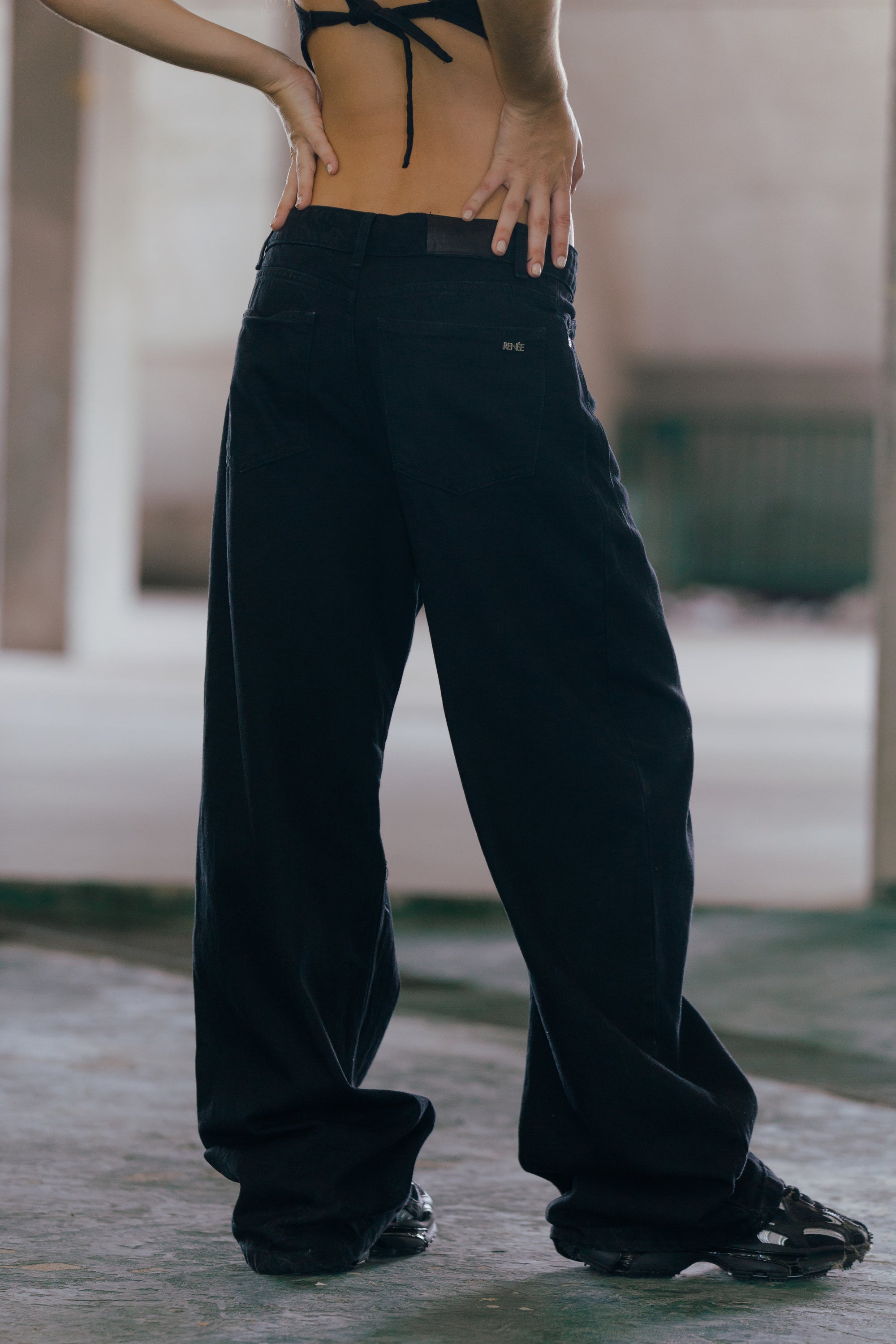 JEAN N°3 - THE OVERSIZE BLACK