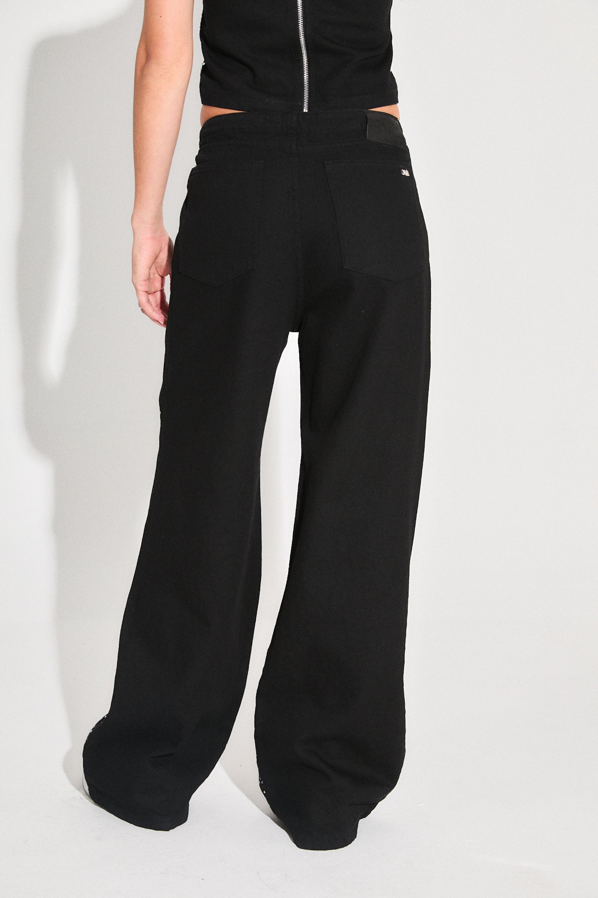 JEAN Nº21 - THE STRAIGHT BLACK