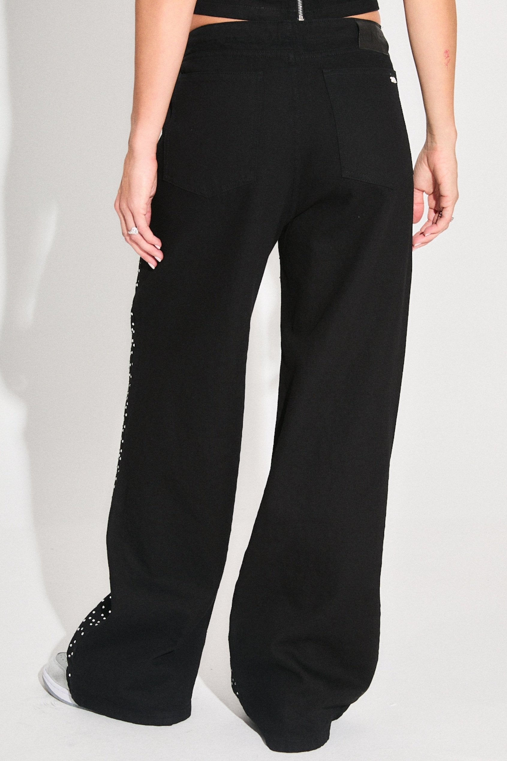 JEAN Nº21 - THE STRAIGHT BLACK