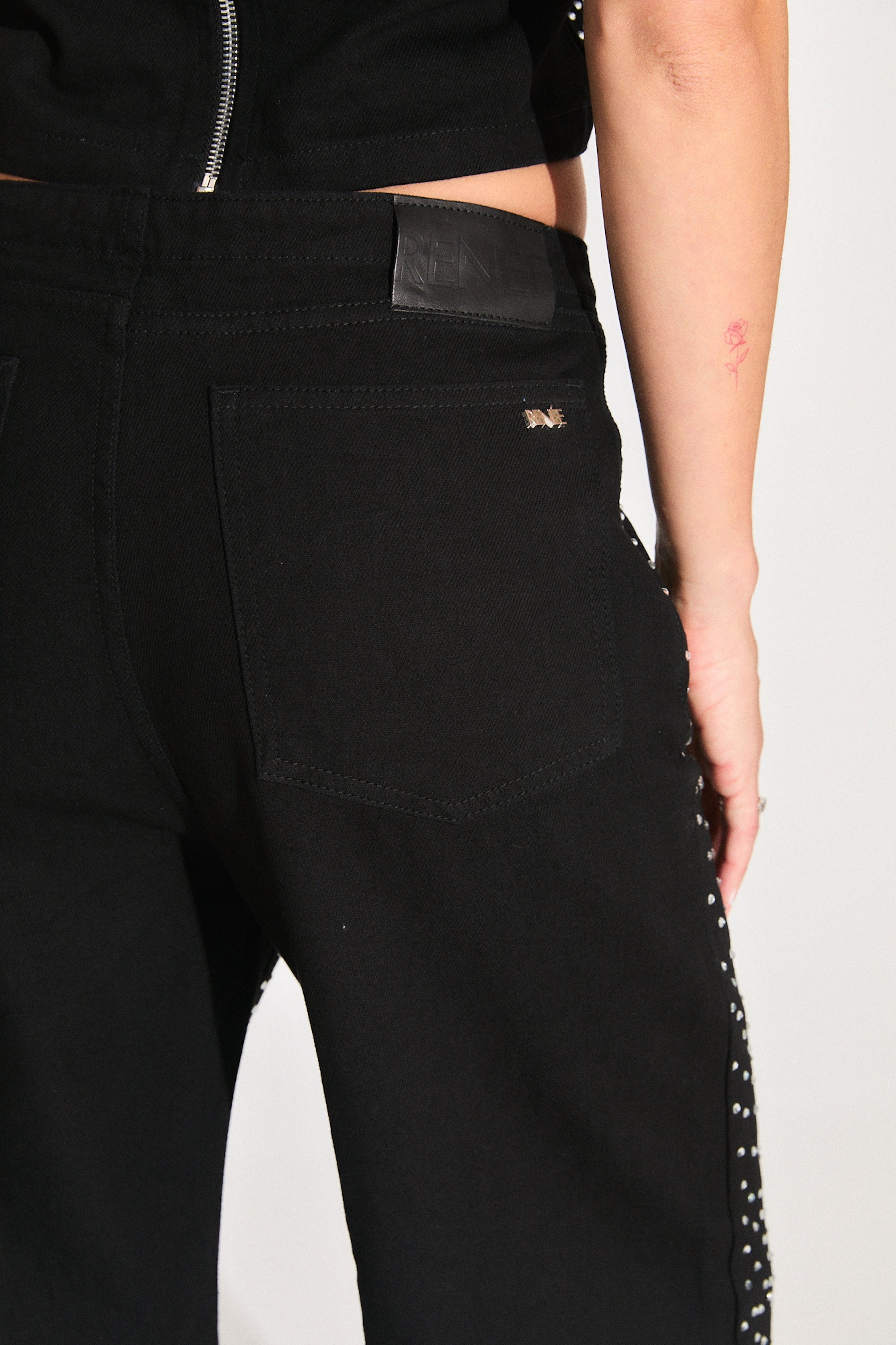 JEAN Nº21 - THE STRAIGHT BLACK