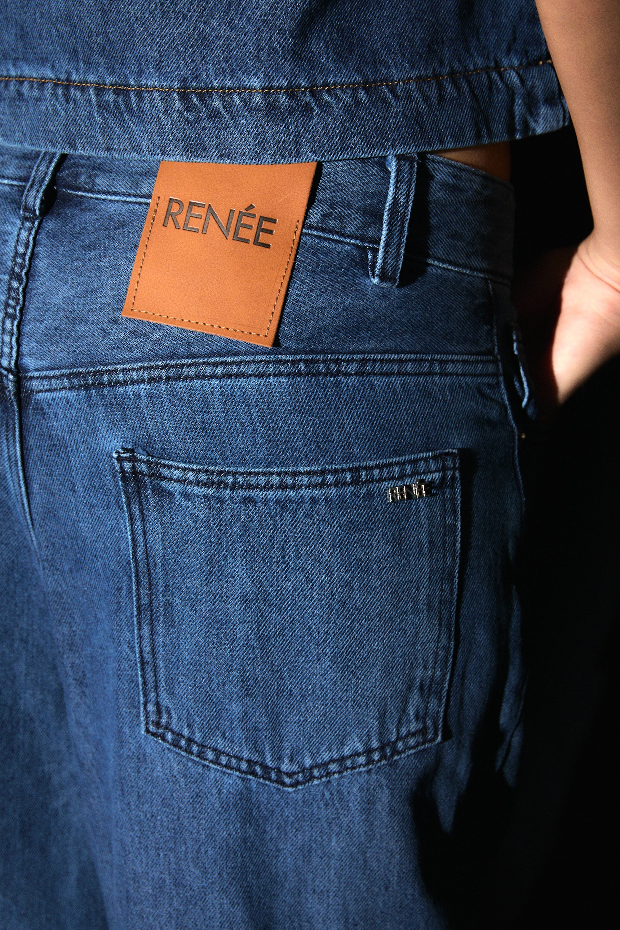 JEAN Nº20 - THE CARGO BLUE