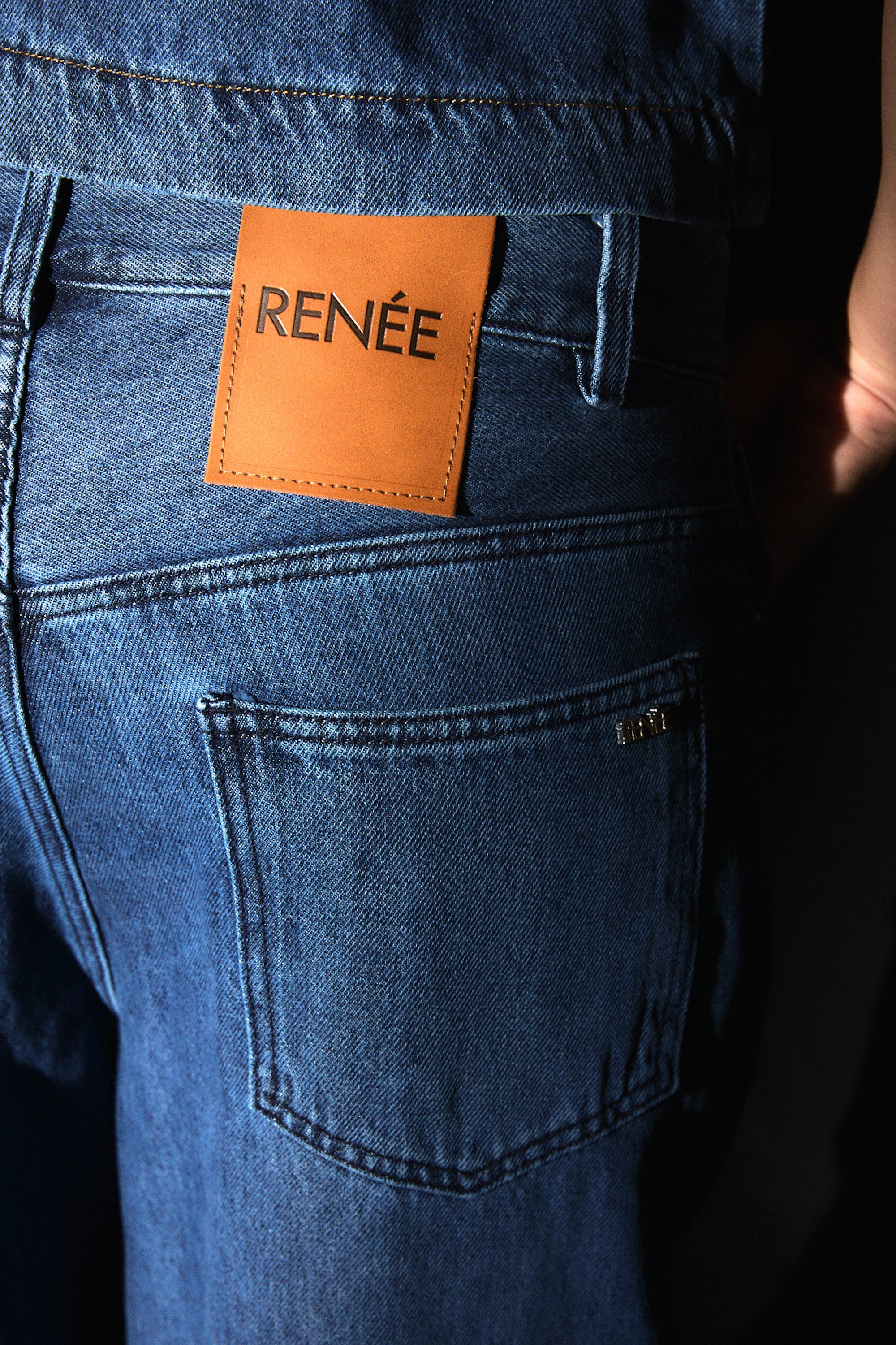 JEAN Nº20 - THE CARGO BLUE