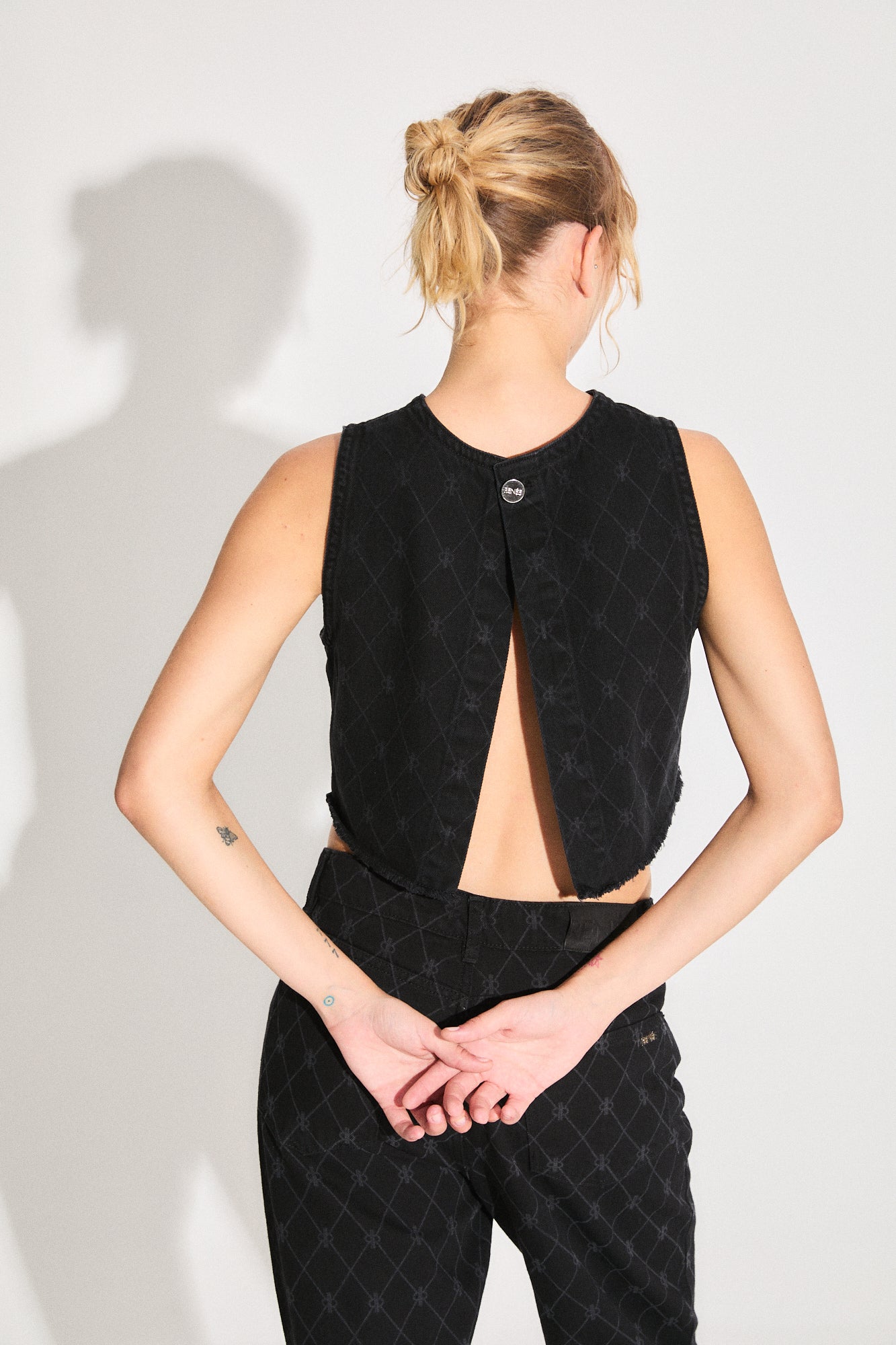 TOP Nº18 THE MONOGRAM