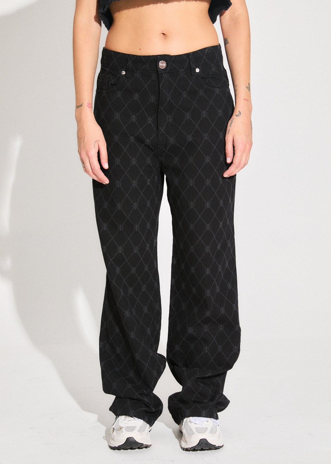 JEAN Nº18 - THE OVERSIZE MONOGRAM