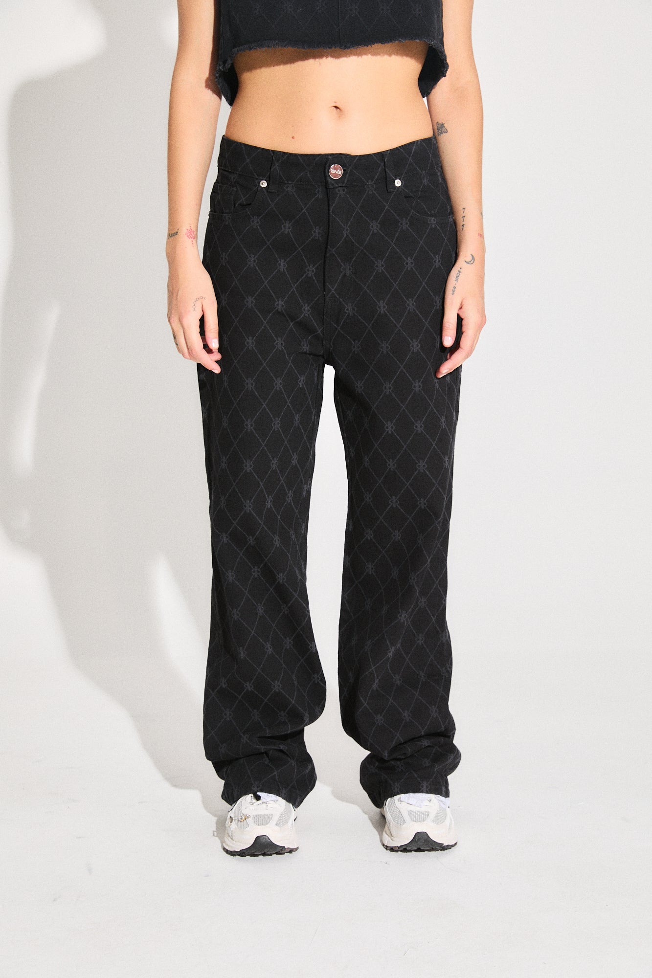 JEAN Nº18 - THE OVERSIZE MONOGRAM