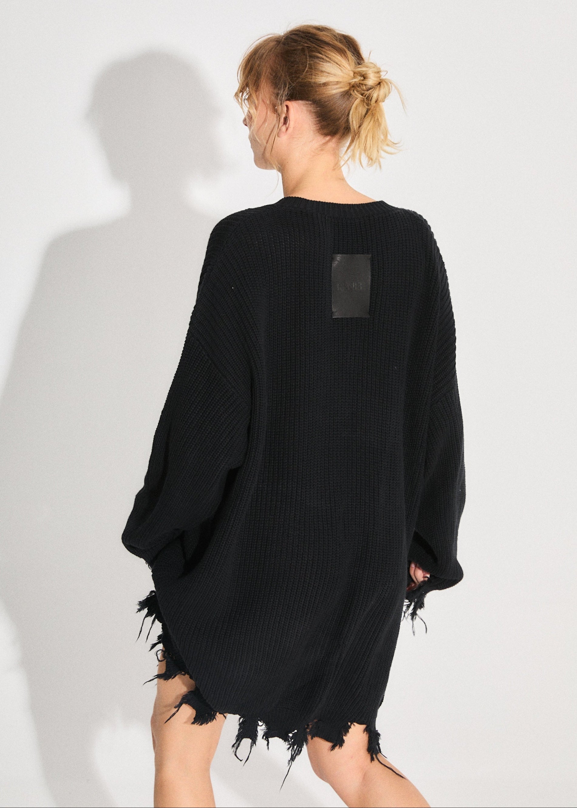 SWEATER HALO - BLACK