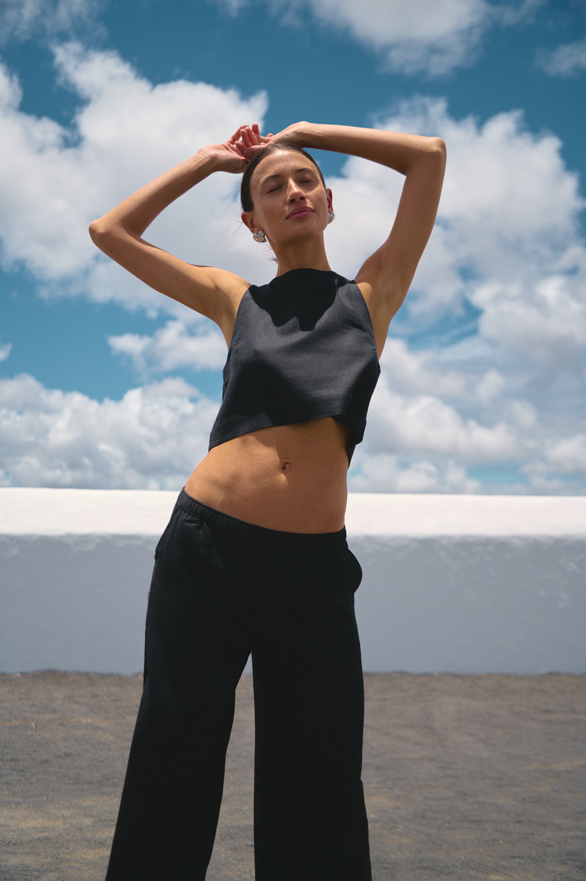 LINEN CAPRI PANTS - BLACK