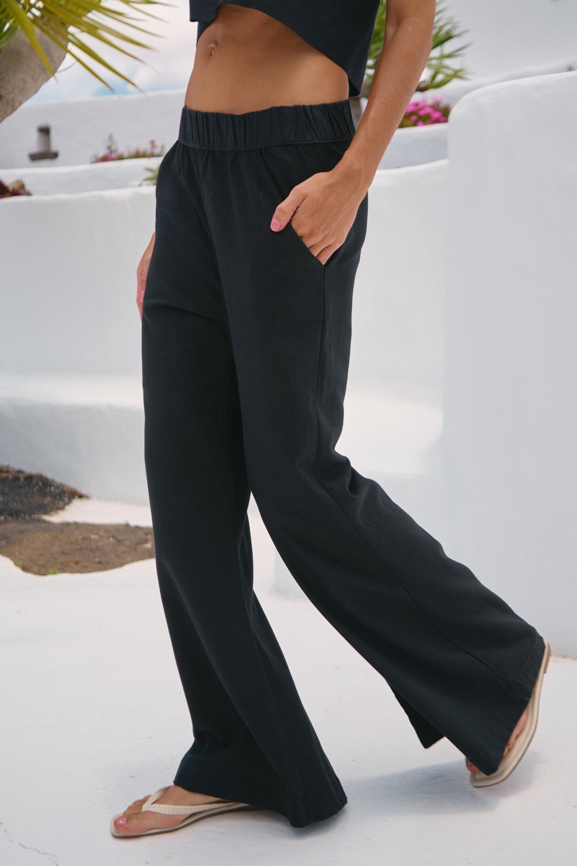 LINEN CAPRI PANTS - BLACK