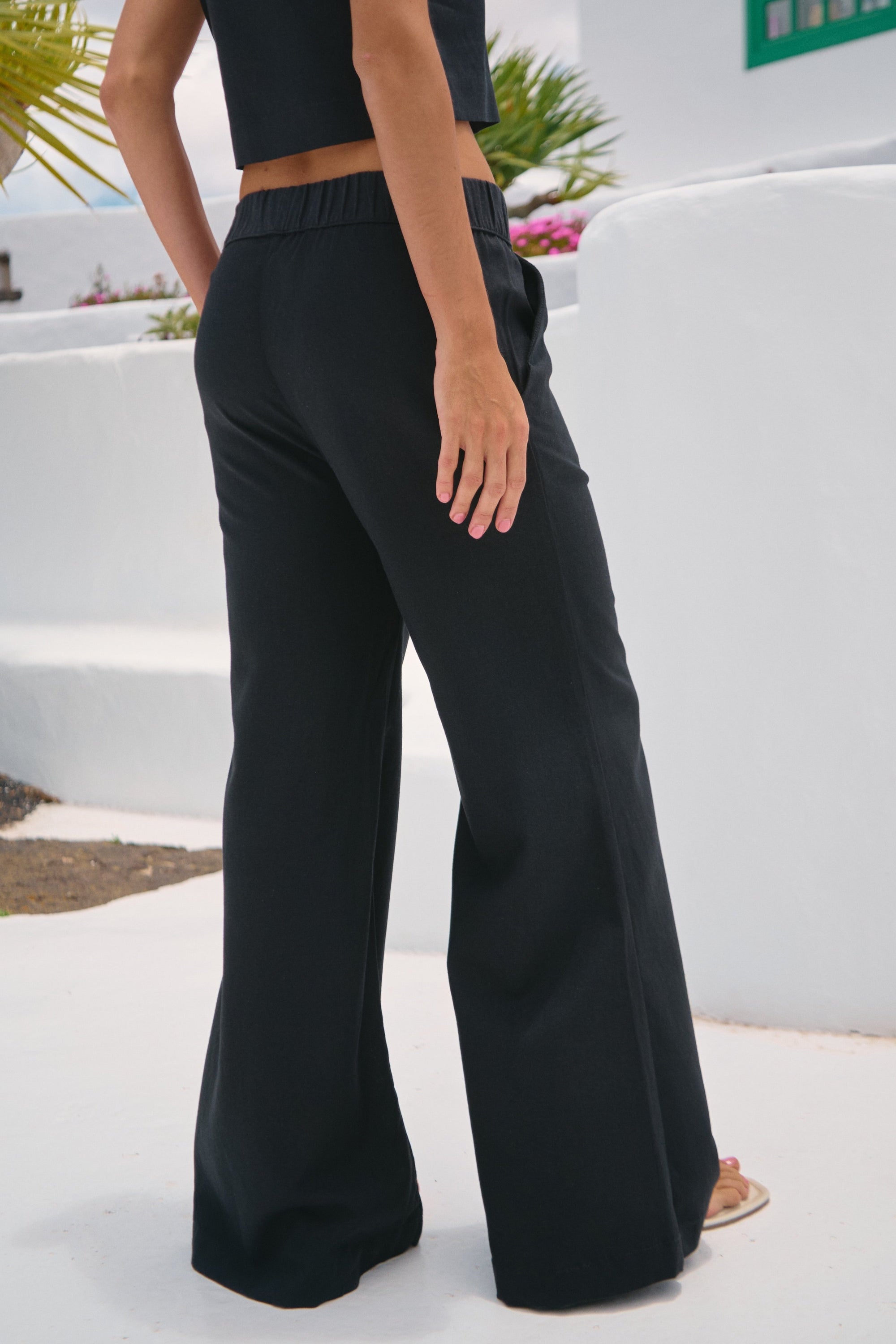 LINEN CAPRI PANTS - BLACK