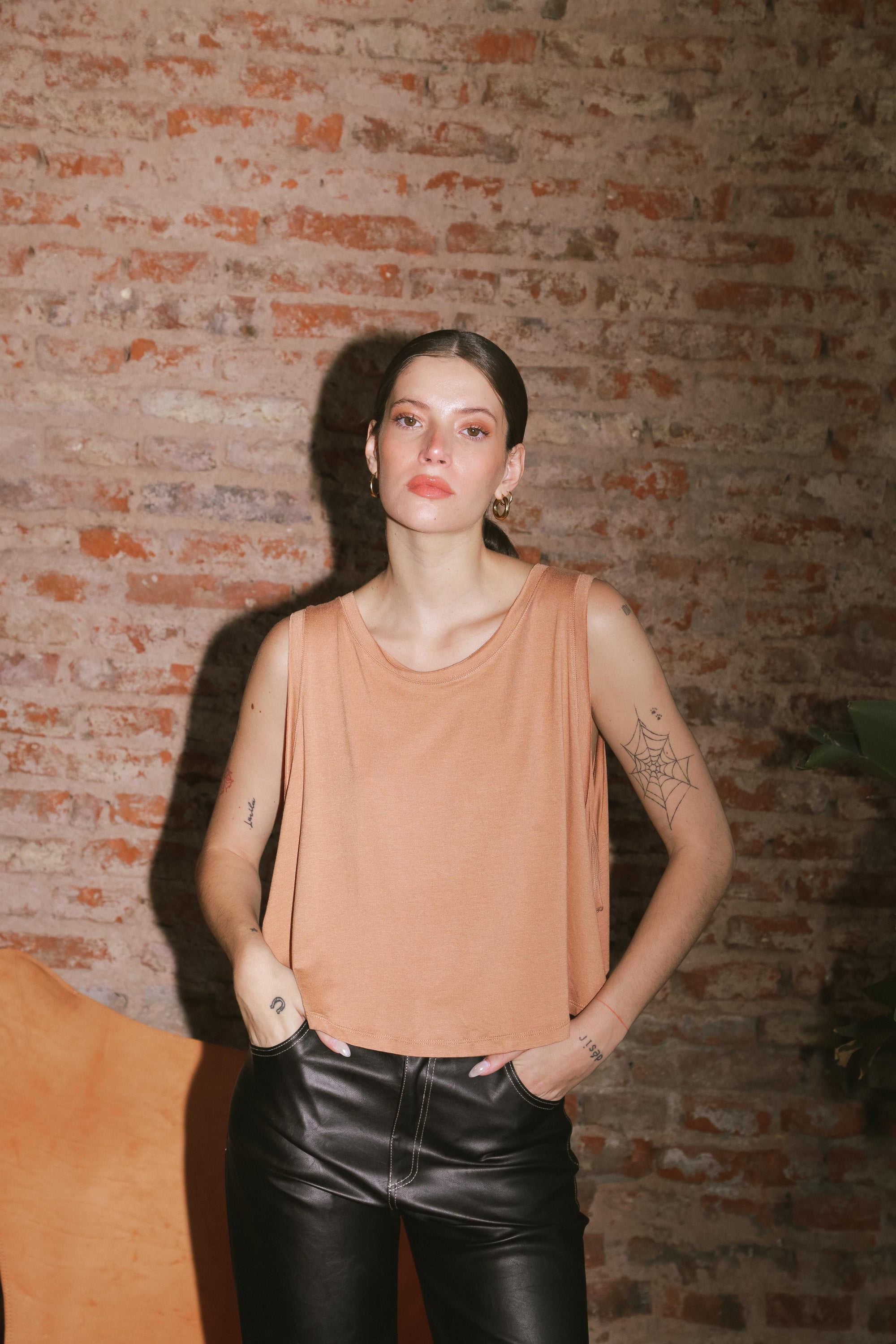 MUSCULOSA SOL - CAMEL