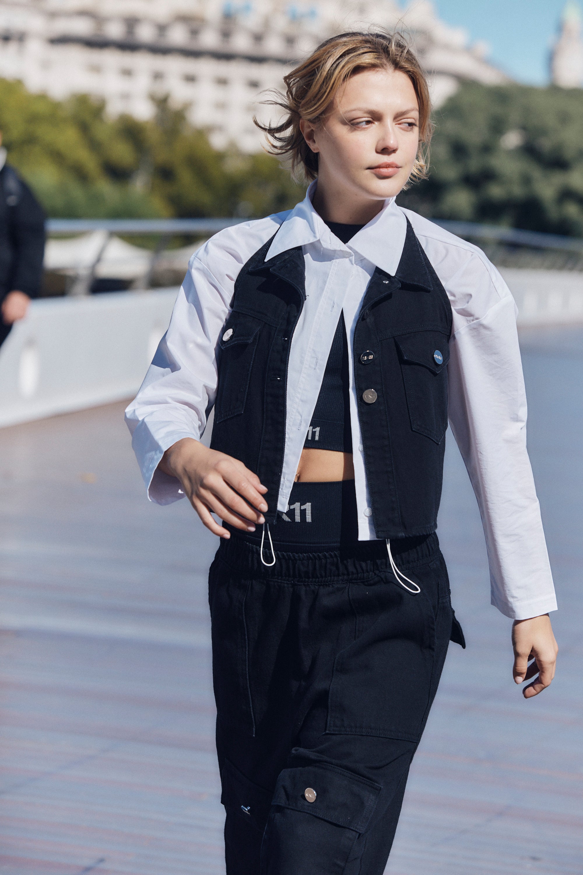 TOP R11 - BLACK