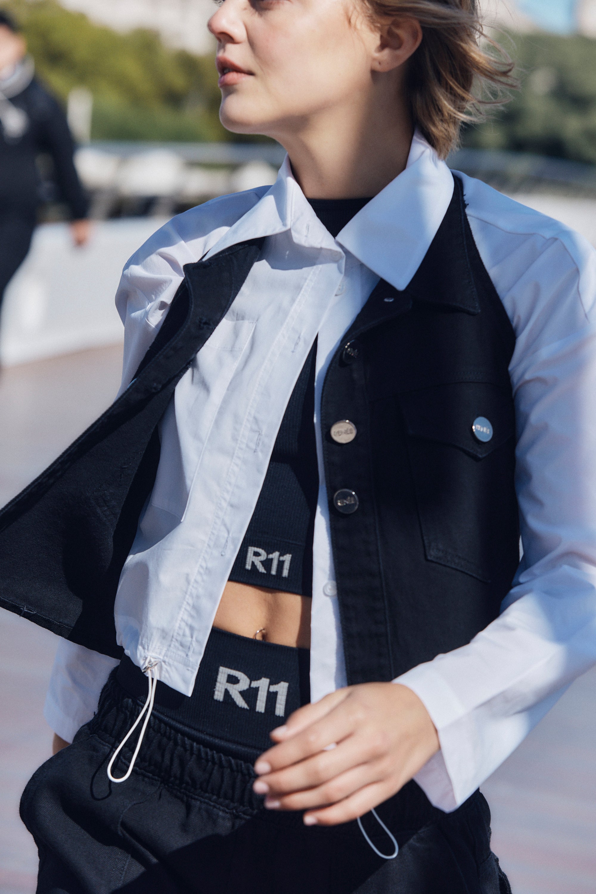 TOP R11 - BLACK