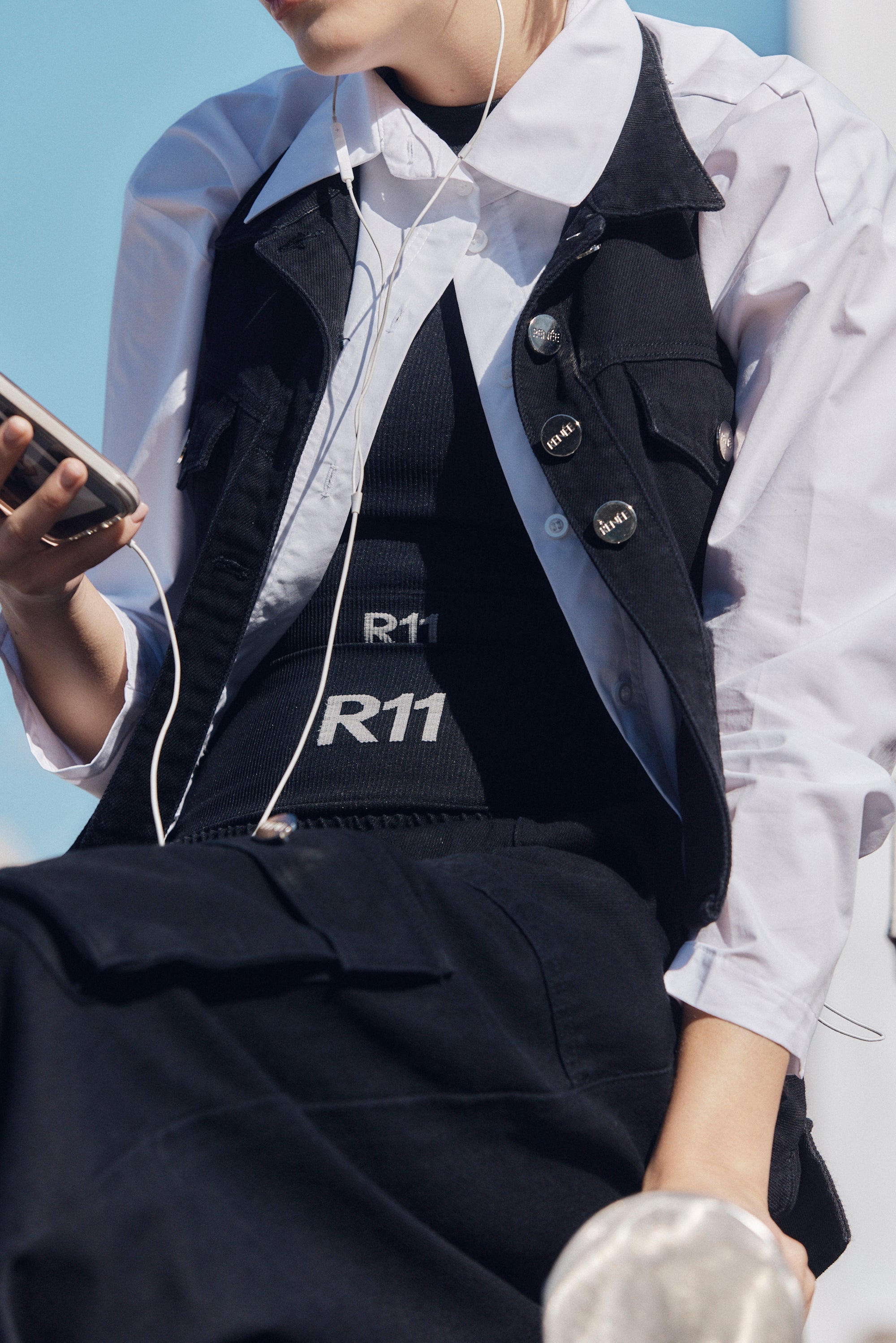 TOP R11 - BLACK