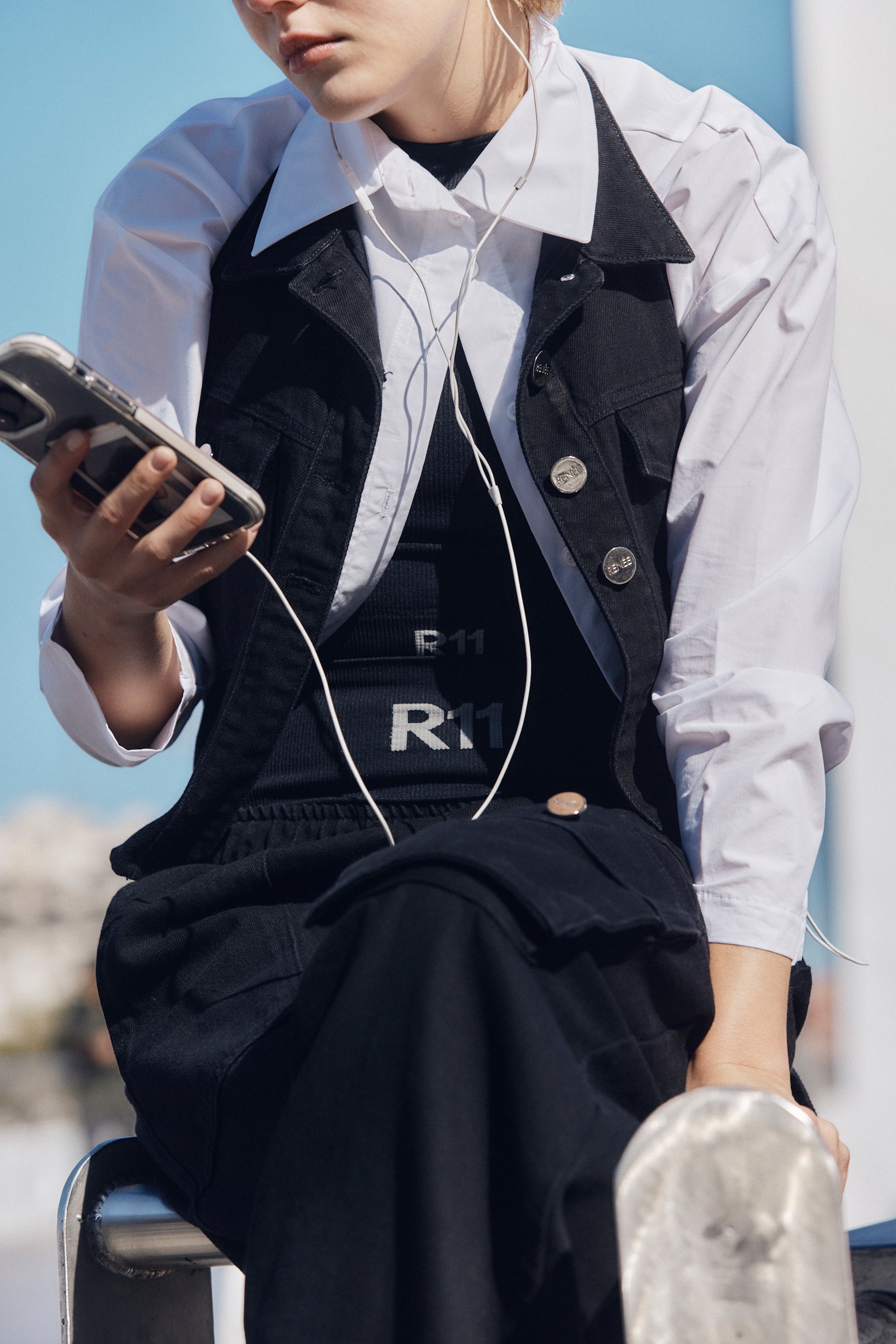 TOP R11 - BLACK