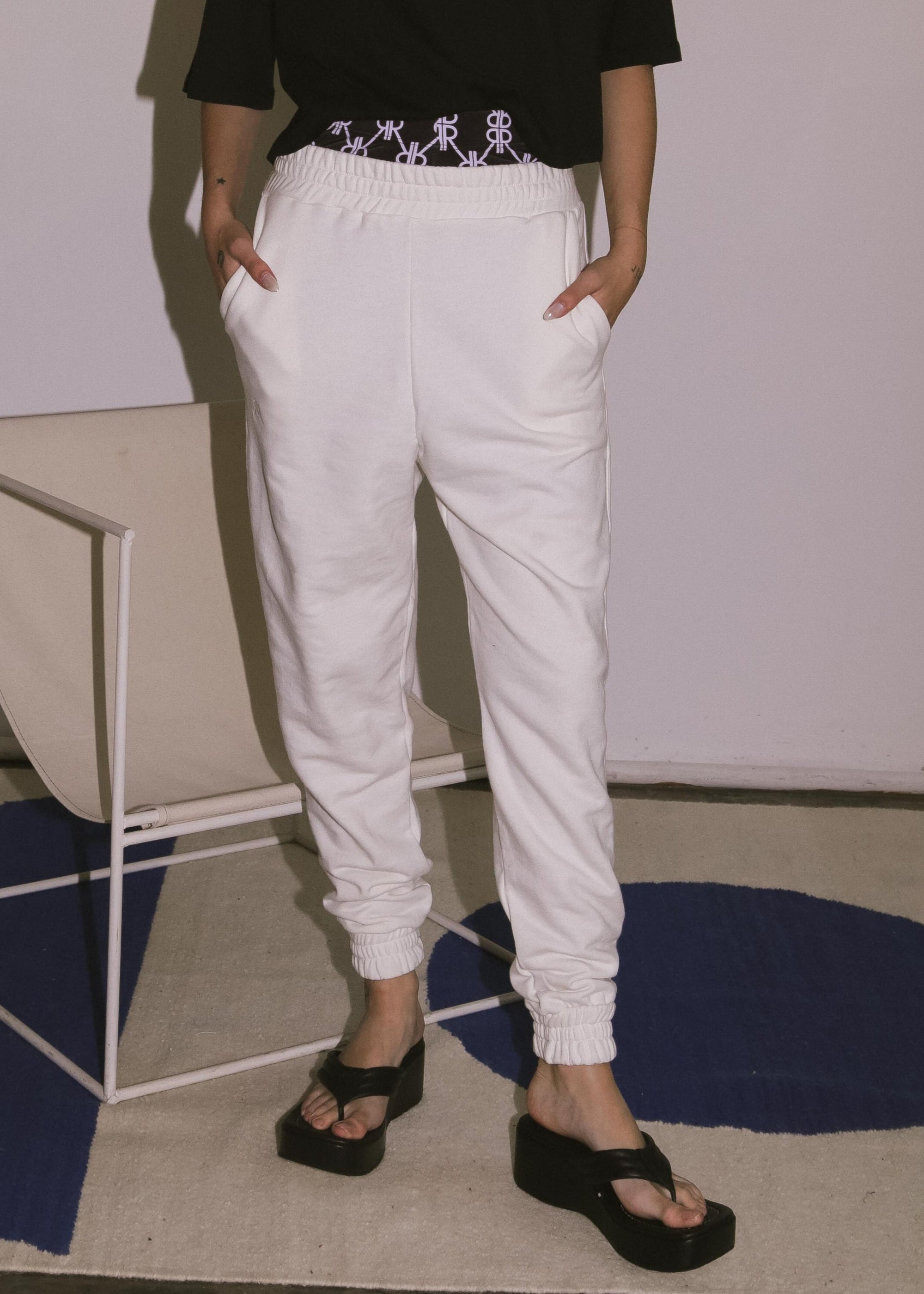 ARCHIVO - JOGGER RINGO OFF WHITE