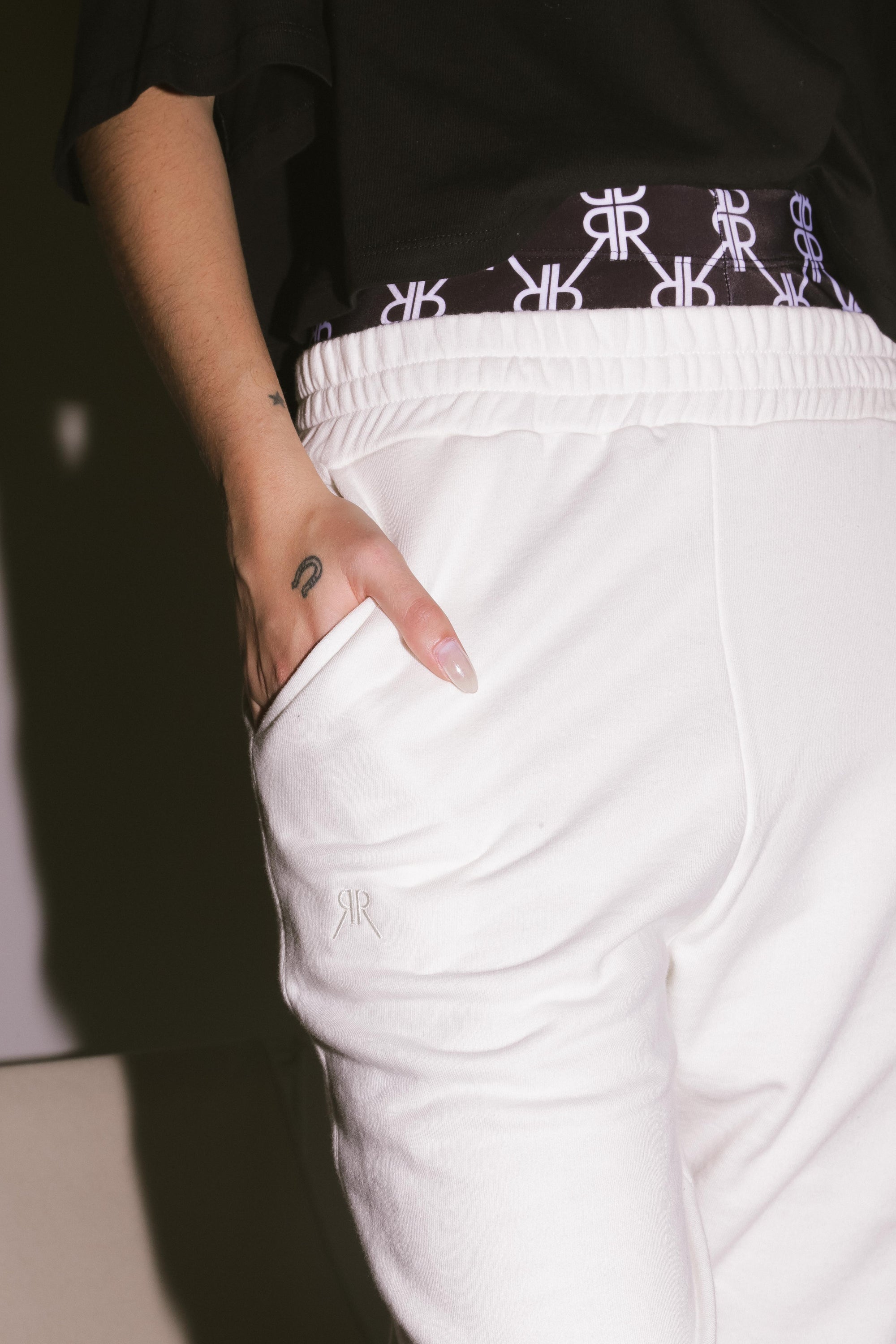 ARCHIVO - JOGGER RINGO OFF WHITE