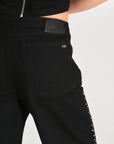 JEAN Nº21 – THE STRAIGHT SHINY BLACK